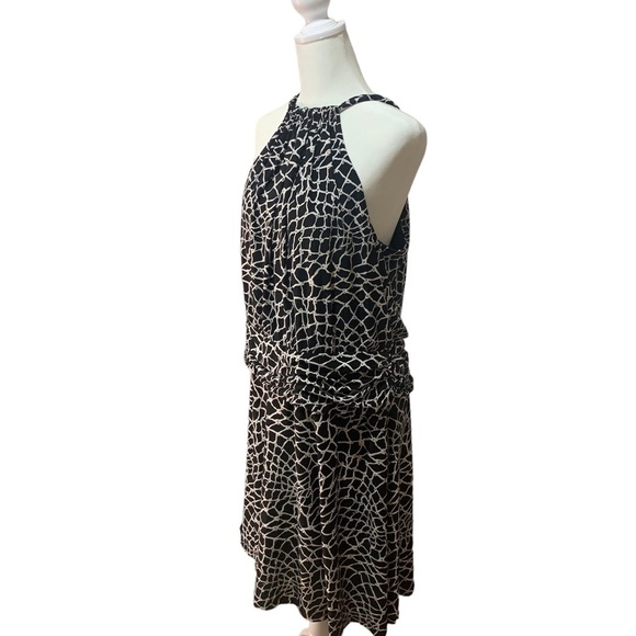 Summer Dress MIDI black & white by BCBG. SZ XL
98% polyester, 2% spandex - Picture 3 of 7